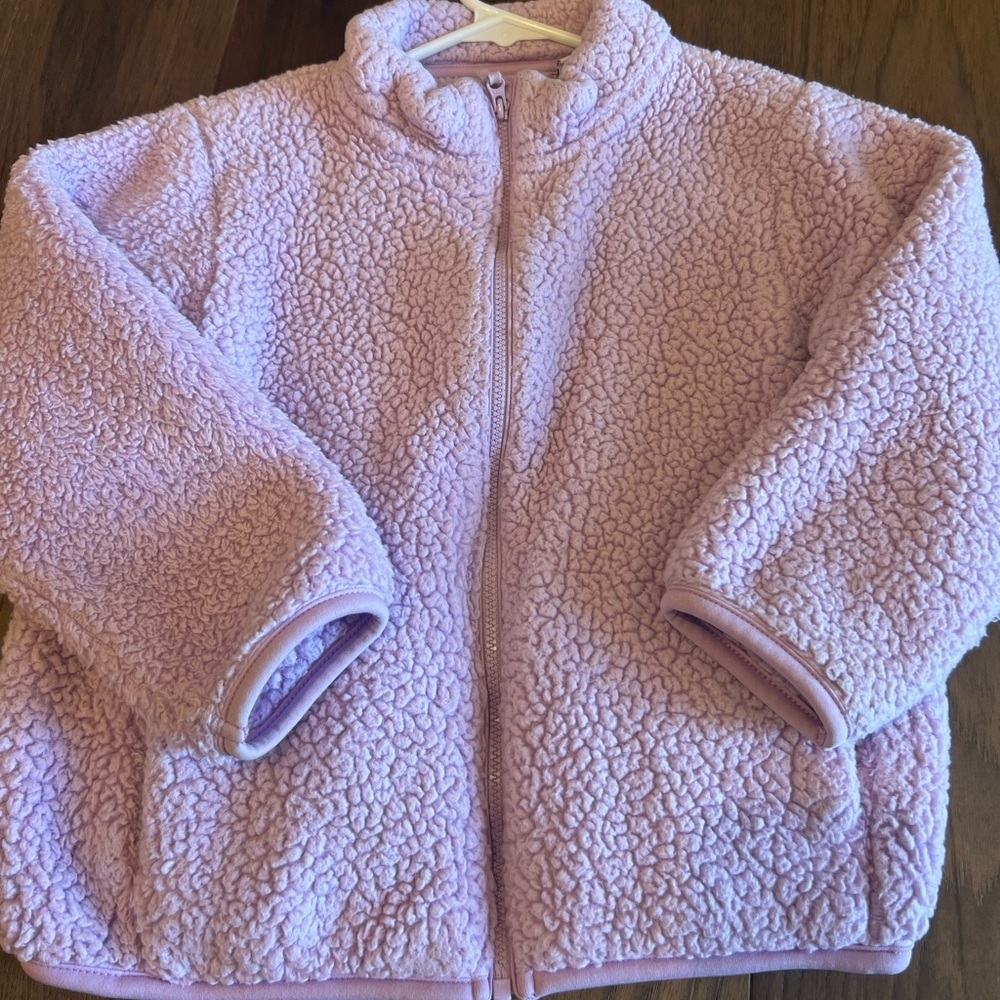 UNIQLO
Purple 5/6 Girls
Fluffy Yarn Fleece Full-Zip Jacket